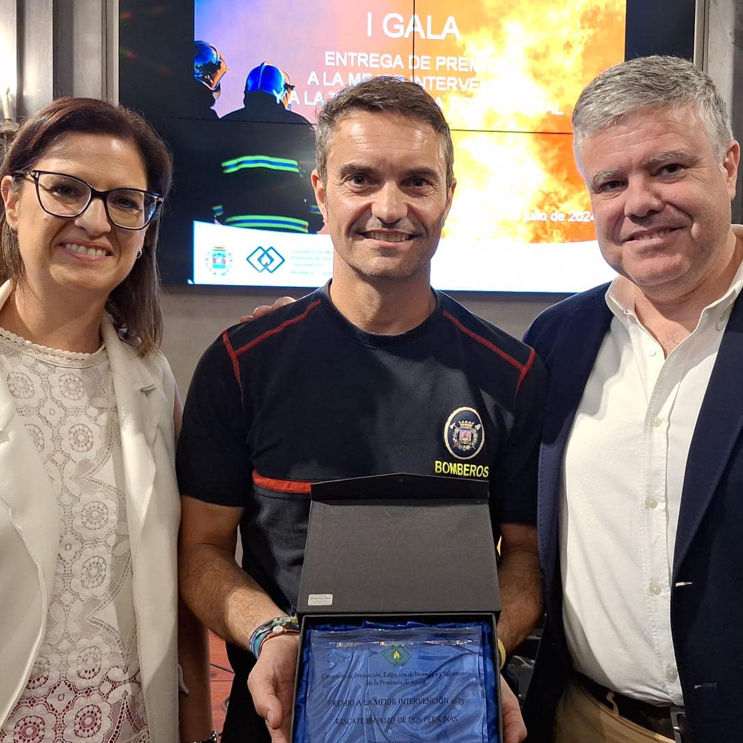 El parque de bomberos de Mairena del Alcor recibe el Premio CPEIS a la ...
