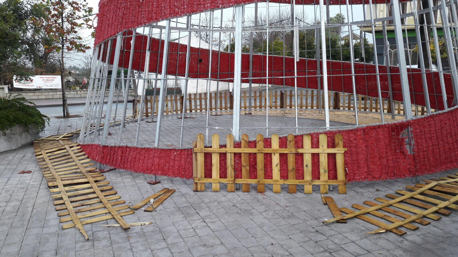 Vandalismo árbol Navidad