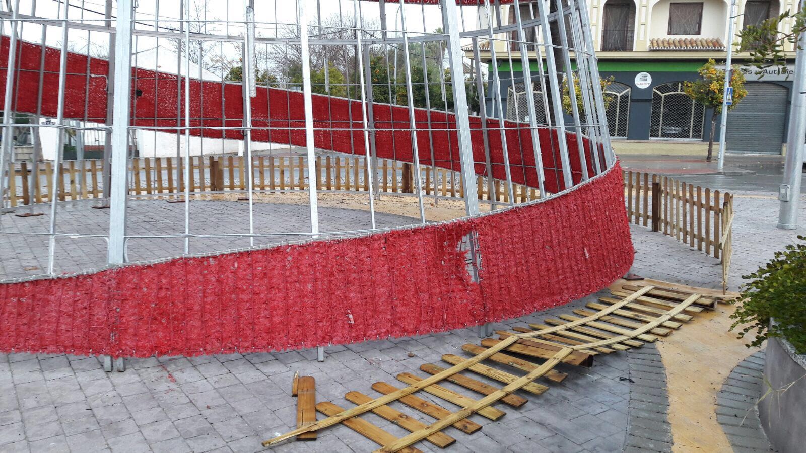 VandalismoArbolNavidad2