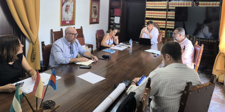 Reunión de coordinación para el inicio de las obras del futuro Centro Cívico El Prior